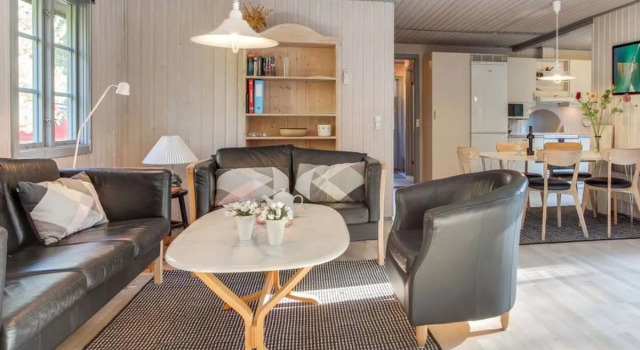"Sina" - 950m from the sea in Bornholm, Rezerwuj Hotel Hotele w Hovedstaden region z parkingiem, Parking
