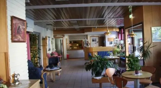 Innvik Fjordhotel - Misjonheimen, Book Hotel Innvik Jostedalsbreen