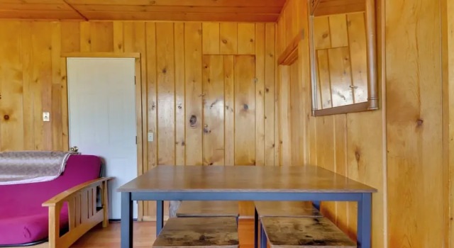 Lakeside Cabin w/ Beach ~ 14 Mi to Ski Area!, Boek Hotel Lakeside Montana