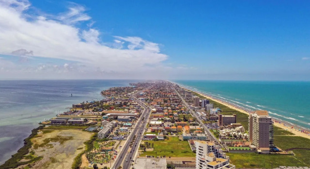 Steps From Padre Blvd, Less Than 1 Block to Beach!