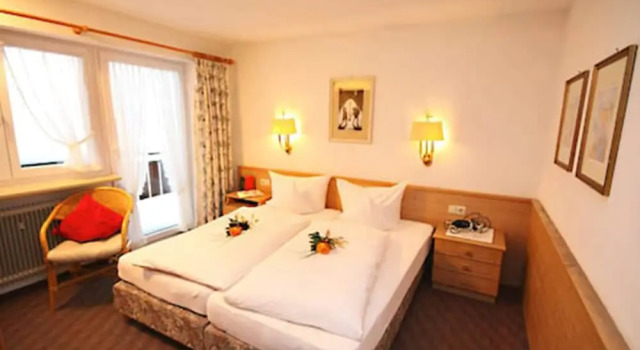 Двухместный номер Standard с балконом и с видом на горы Hotel Adler Garni