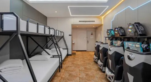 Кровать в общем номере Yiyang Jinor Hotel