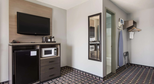 Knights Inn and Suites Salem