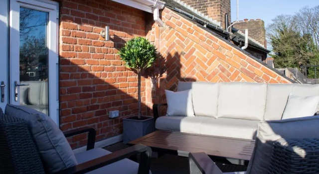 Tiger Roof Terrace Lymm, Book Hotel Lymm Cheshire