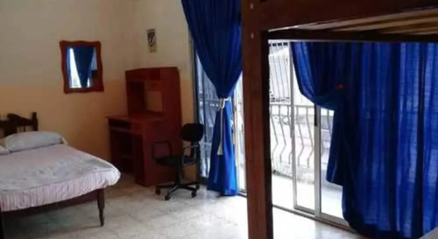 Кровать в общем номере с балконом Villa Celeste