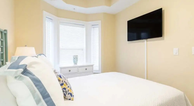 Beach House On The Dune by Tybee Vacation Rentals, Buchen Sie Ferienwohnung Hotels in Tybee Island mit Parkplatz, Parkplätze