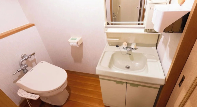 Кровать в общем номере с видом на океан Ooedo Onsen Monogatari Premium Shima Saichoraku