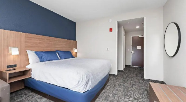 Двухместный люкс Holiday Inn Express Kansas City North - Parkville by IHG