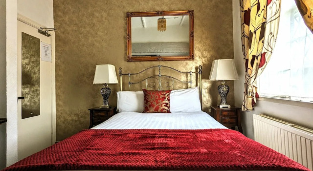 Номер Economy Brookside Hotel & Residents Bar , Cozy lounge areas & Terrace ,Suitable for Solo Travelers Couples Educational Groups Families & Contractors welcome