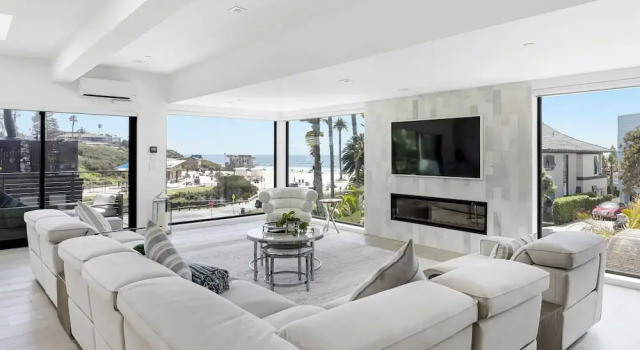 Коттедж Steps to Beach+shops, Oceanview, Hot Tub+firepit Moonlight Modern by Avantstay