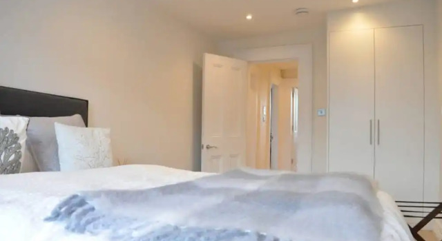 2 Bedroom 2 Storey Flat in Perfect Location, Varaa Huoneisto Asunnot kohteessa Merseyside, Huoneisto