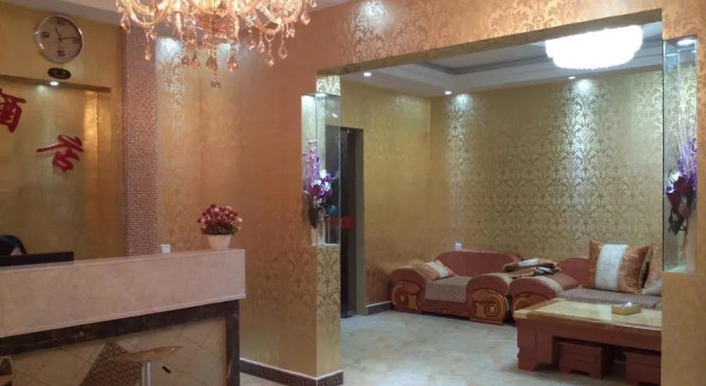 Linyun Hotel, Rezerwuj Hotel Hotele w Kunming z parkingiem, Parking