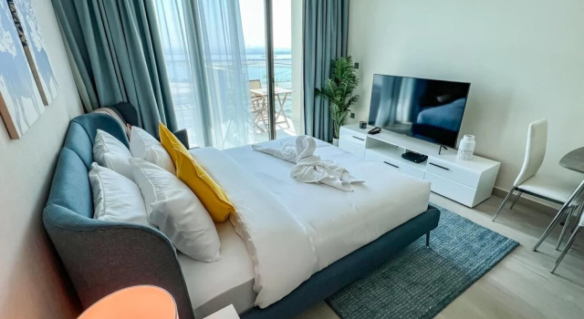 A Modern and Luxurious Studio in Aljaddaf - MHH