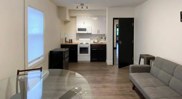 Апартаменты c 1 комнатой Calming 1bedroom Units With Balcony And City View