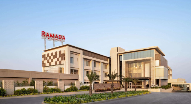 Ramada by Wyndham Gandhidham Shinay, Buchen Sie Hotel Gandhidham Gujarat