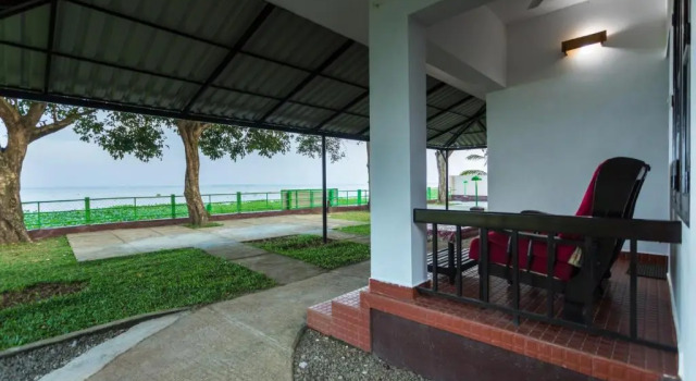 Семейная вилла с видом на озеро ILLIKKALAM Lakeside Cottages Kumarakom Kerala