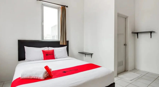 RedDoorz near Pantai Ria Kenjeran