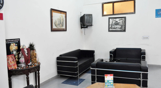 OYO Rooms Noida City Centre 196, Забронировать Отель Нойда штат Уттар-Прадеш