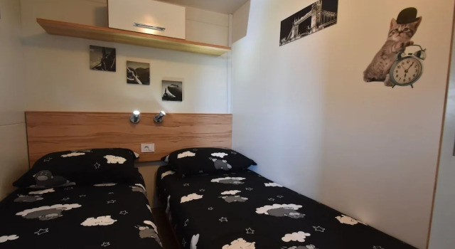 Welcoming Holiday Home in Ugljane With Swimming Pool, Rezerwuj Hotel Hotele w Split-Dalmatia County z parkingiem, Parking
