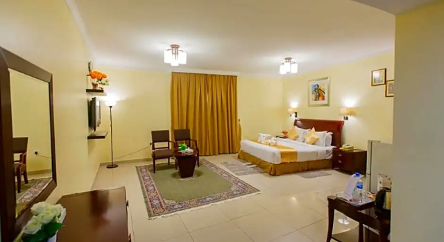 Двухместная студия Deluxe Crown Palace Hotel