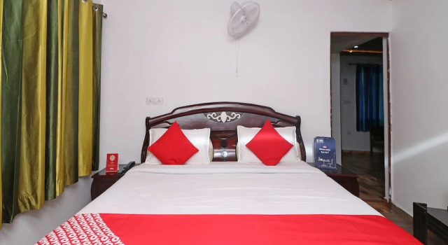 Люкс OYO 28838 Brv Resorts