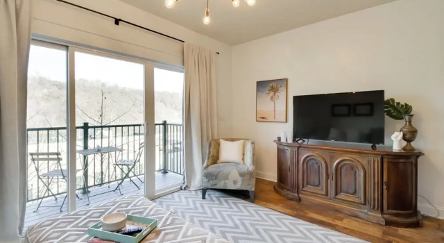 Апартаменты c 1 комнатой Walkable Lynchburg Condo w/ Private Balcony
