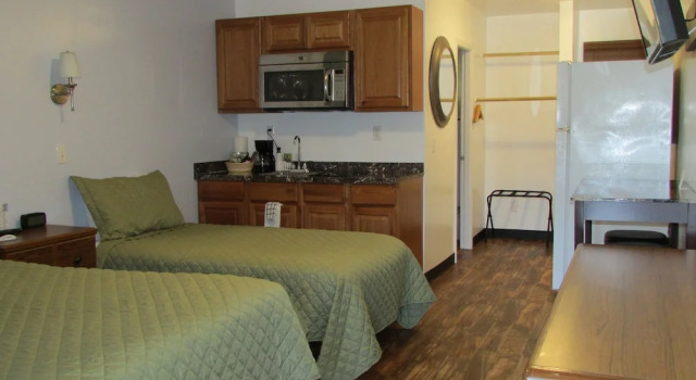 Полулюкс Creekwood Inn