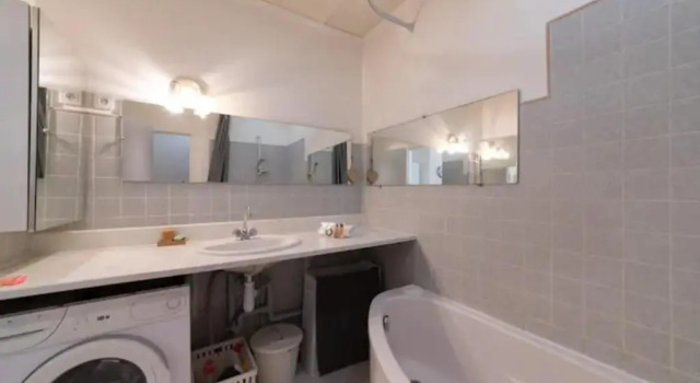 GRAND APPARTEMENT LUMINEUX POUR 2 à 4 PERSONNES A AVIGNON INTRA-MUROS WiFI GRATUIT, Prenota Appartamento Hotel a Alvernia con parcheggio, Parcheggio