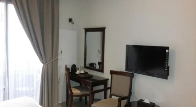 Одноместный клубный номер Standard с балконом Midtown Hotel & Suites