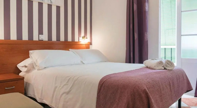 Hostal Colón Don Miguel, Забронировать Отель Кадис Коста-де-ла-Лус, рядом с Станция Сан-Севериано