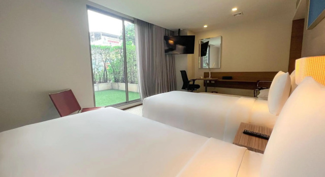 Отель Holiday Inn Express Bangkok Sathorn
