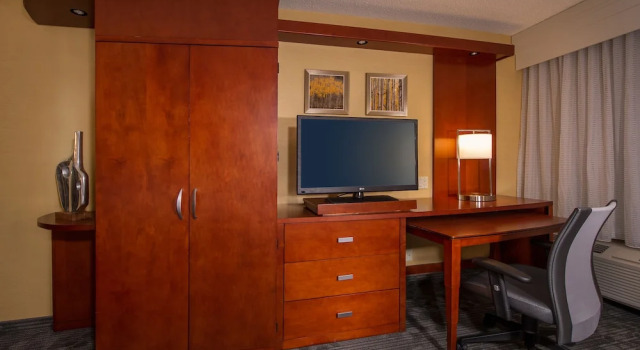 Четырёхместный номер Standard Courtyard by Marriott Newark Granville