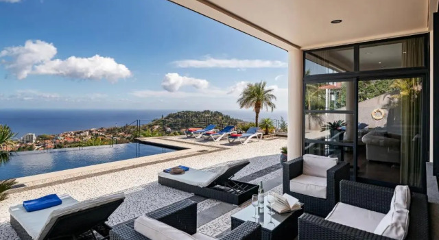 Вилла Exquisite Madeira Villa Villa Funchal Luz 5 Bedroom Heated Pool