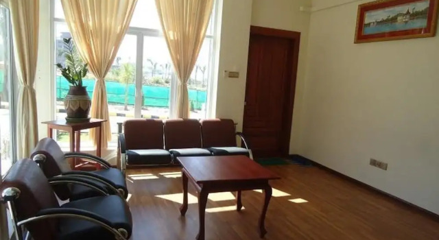 Полулюкс Hsaung Thazin Hotel Nay Pyi Taw