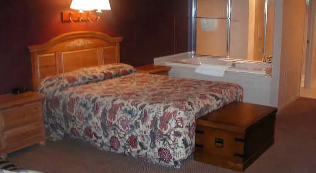 Bellaire Inn, Prenota Hotel Bellaire Michigan