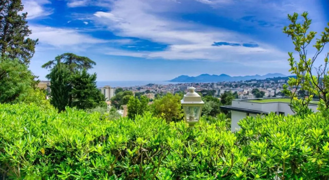 Апартаменты Beautiful apartment with charming garden and sea view