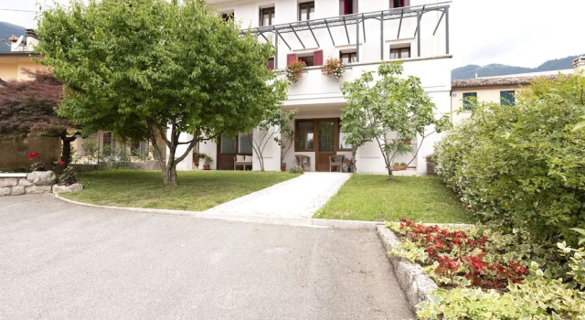 Simplistic Apartment in Miane by the Lake, Prenota Appartamento Hotel a Miane con colazione, Colazione