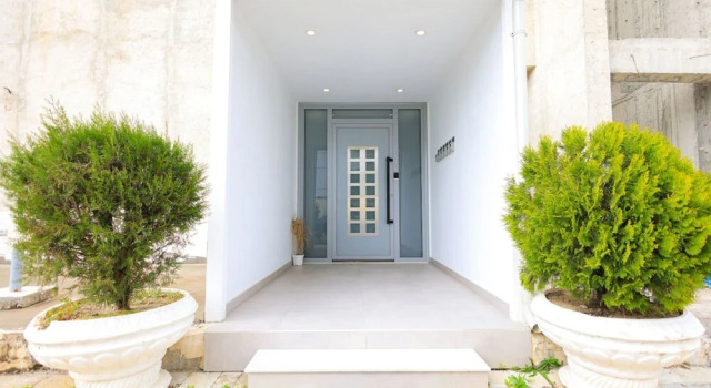 Beach Room 02 in Durr s, Rezerwuj Dom wakacyjny Hotele w Durres County z parkingiem, Parking