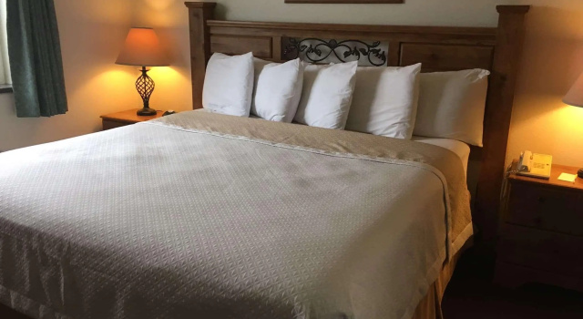 Двухместный люкс Deluxe Fairbridge Inn & Suites Williston Near Airport