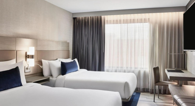 AC Hotel by Marriott San Diego Downtown Gaslamp Quarter, Забронировать Отель Отели Сан-Диего с парковкой, рядом с American Plaza, Парковка