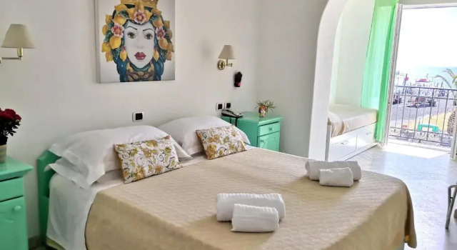 Четырёхместный номер Superior с видом на море Hotel Ossidiana Stromboli Center