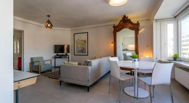 Апартаменты Modern Apartment with Free Parking