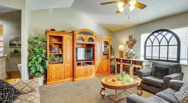 Коттедж 3,500-sq-ft Holiday Gem w/ Game Room in Heber City