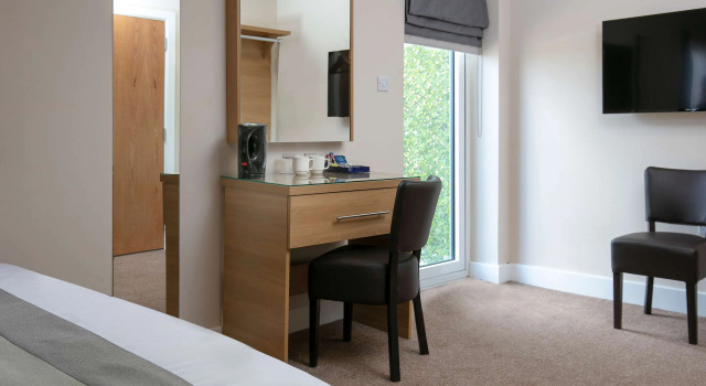 Best Western Northfields Ealing Hotel-Opposite Northfield Station -Piccadilly line