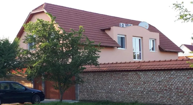 Sunshine Apartment, Забронировать Апартаменты/квартира Недорогие отели Хайдусобосло, рядом с Bell House, недорого