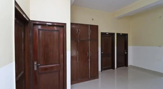 Hotel Red Flag By OYO Rooms