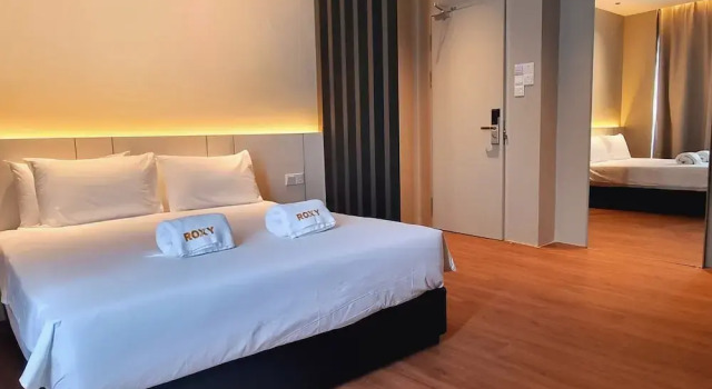 Luksusowy dwuosobowy pokój Roxy Hotel Malihah