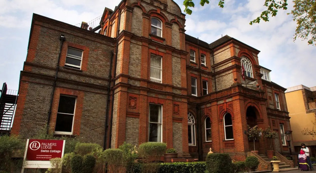 Кровать в общем номере (женский номер) Palmers Lodge Swiss Cottage