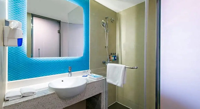 Номер Superior Holiday Inn Express Shanghai Putuo by IHG