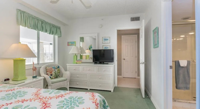 OC104 - Ocean Condo by RedAwning, Prenota Hotel New Smyrna Beach 